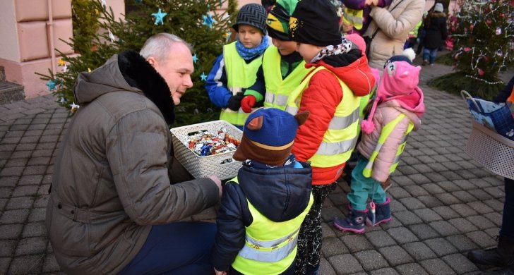 zdobení stromečků v atriu 2019 (34).jpg